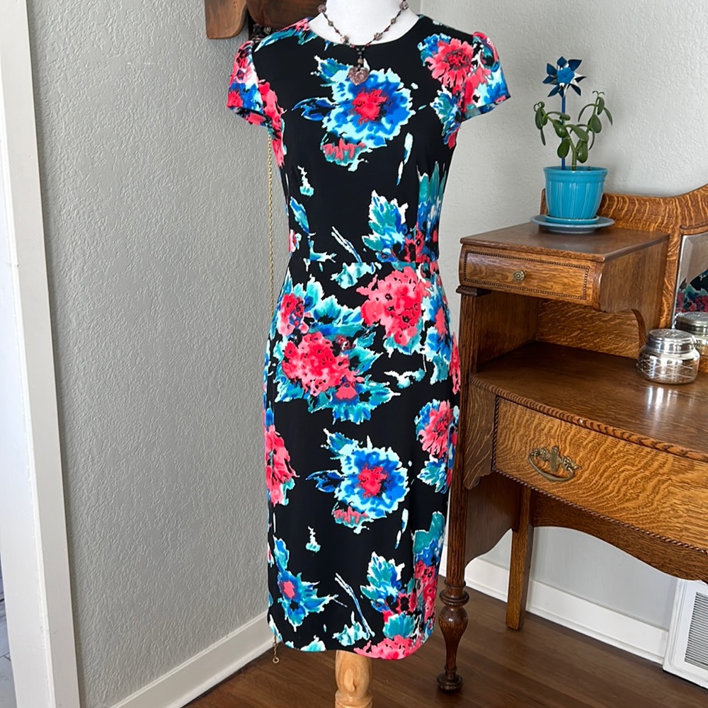 Betsey Johnson size 2 sheath dress floral GUC
